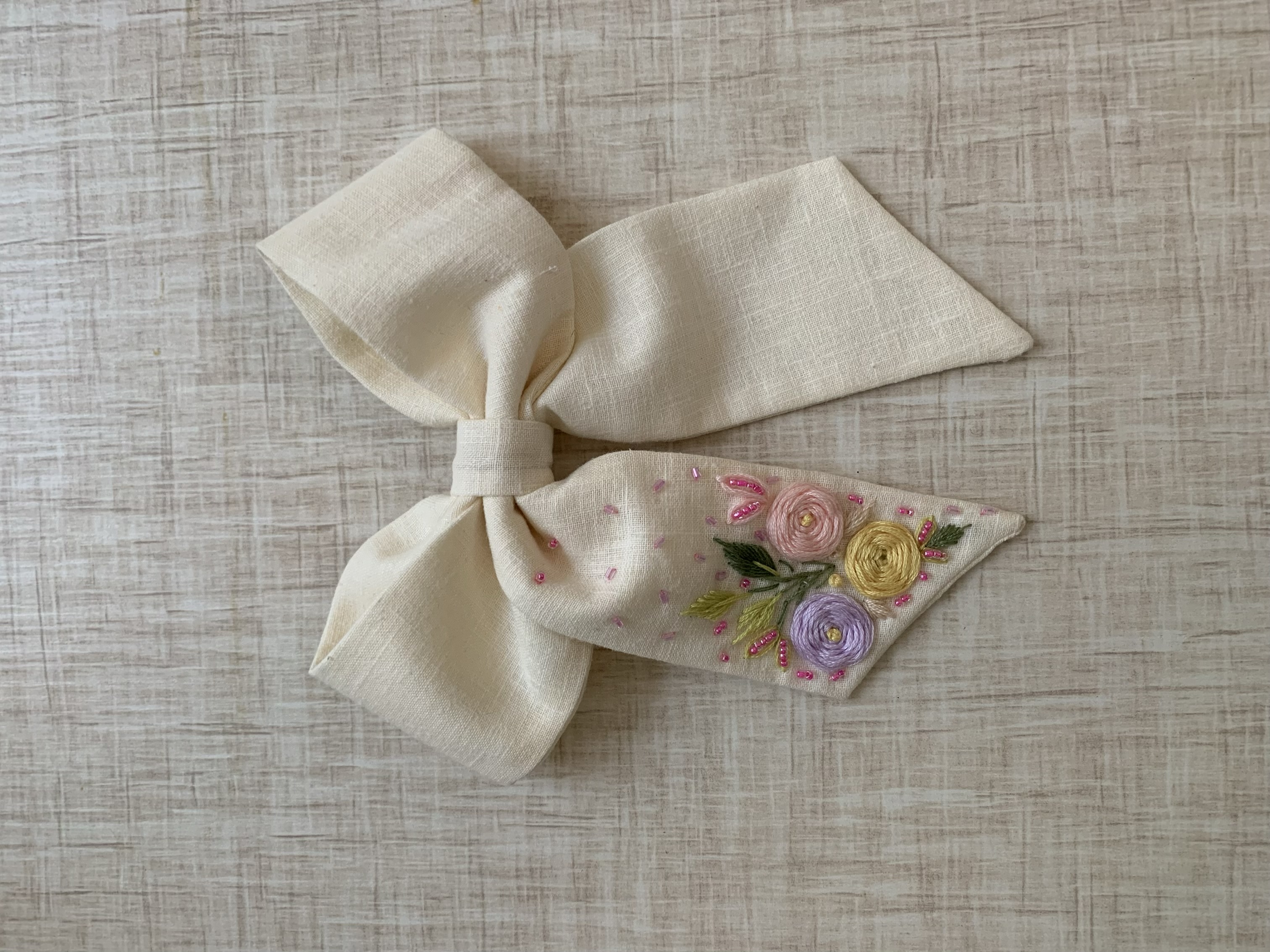 گلسر پاپیونی گلدوزی شده لنین